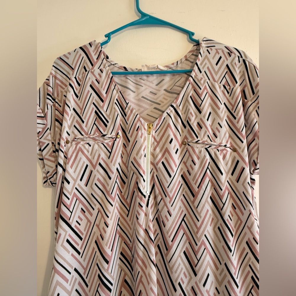 Geometric Patterned Women's Top - Picture 5 of 7